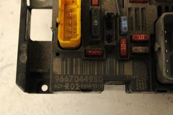 BOITIER ELECTRONIQUE CITROEN / PEUGEOT BSM-R02-00 - Vue 2